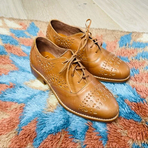 ELF Heartbreak Leather Oxfords size 8
Never worn - Picture 15 of 15